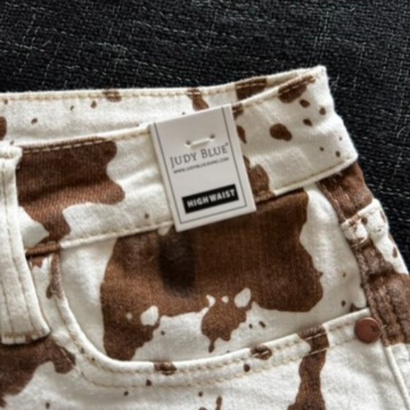 Judy Blue Brown Cow Print Shorts Size Large NEW WITH TAGS SOLD OUT - Picture 4 of 6